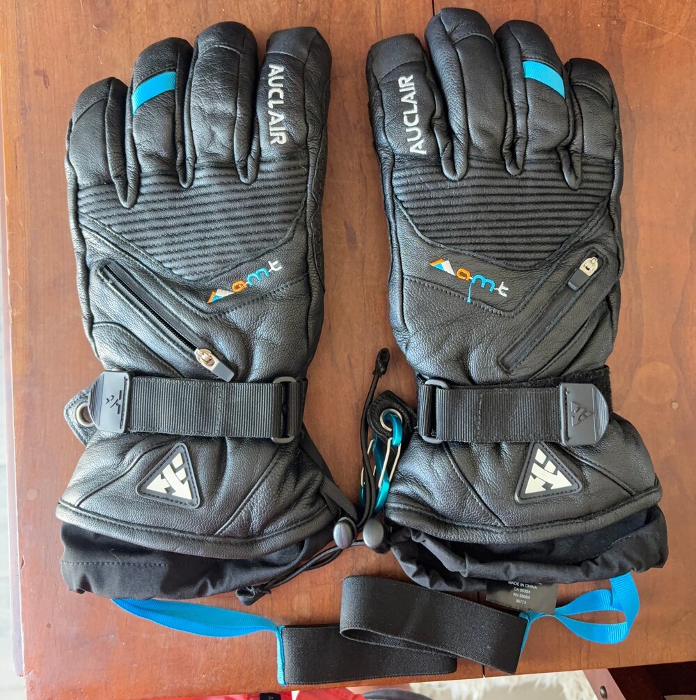 Auclair Black Gloves with Adjustable Wrist Straps and Zippered Vents